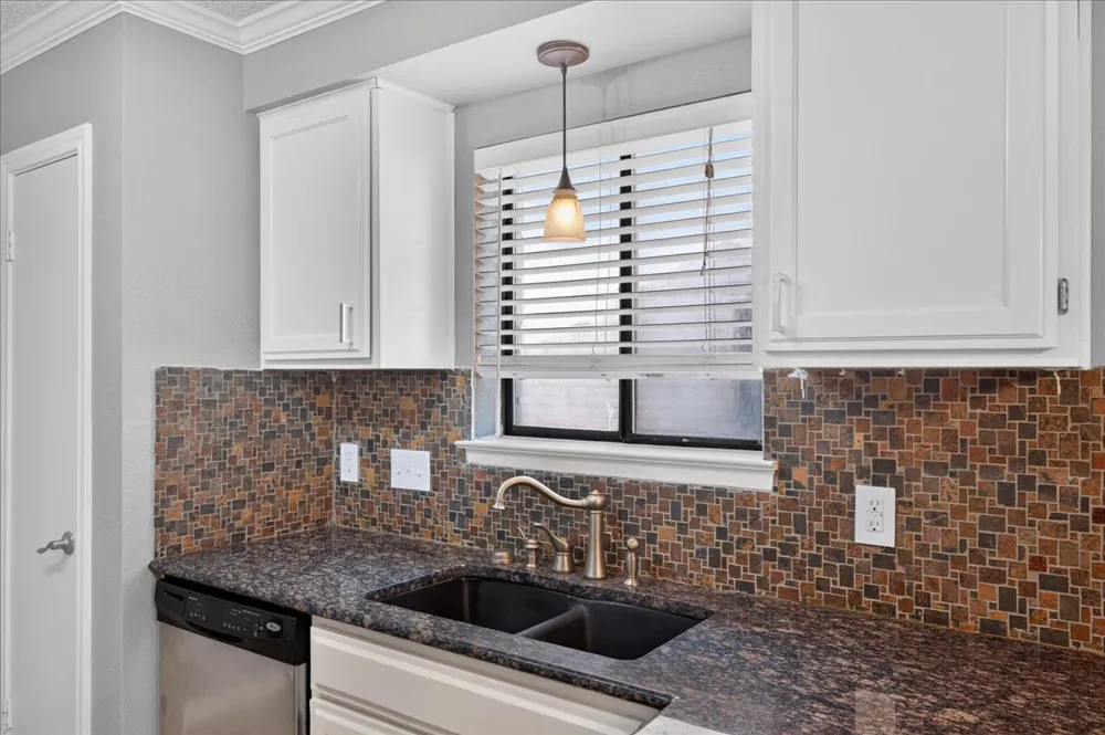 10215 Missel Thrush Drive Austin, TX 78750