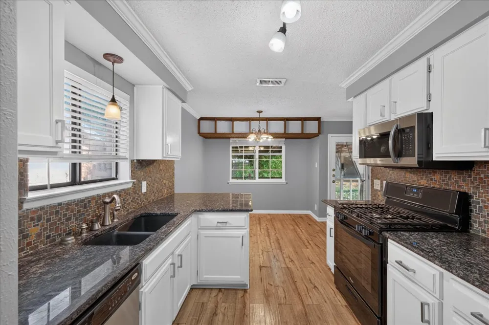 10215 Missel Thrush Drive Austin, TX 78750