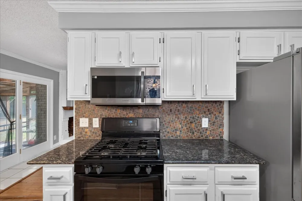 10215 Missel Thrush Drive Austin, TX 78750