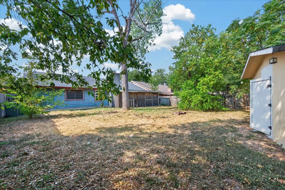 10215 Missel Thrush Drive Austin, TX 78750