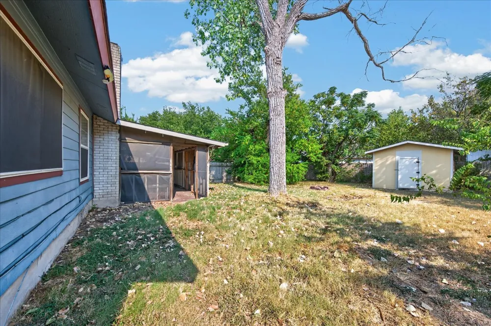 10215 Missel Thrush Drive Austin, TX 78750