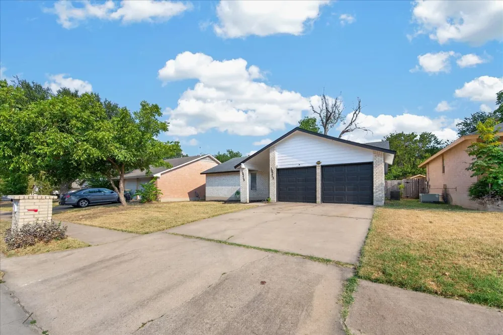 10215 Missel Thrush Drive Austin, TX 78750
