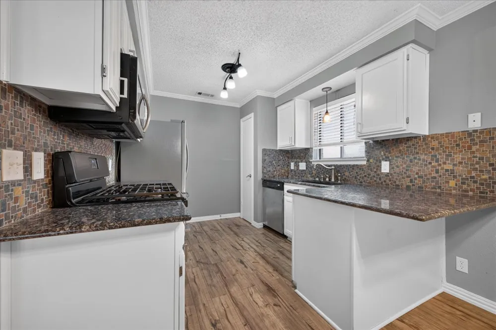 10215 Missel Thrush Drive Austin, TX 78750