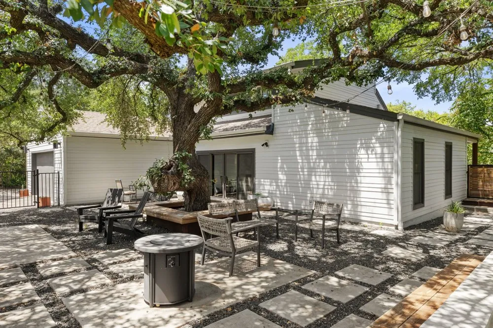 808 Vanguard Street Lakeway, TX 78734