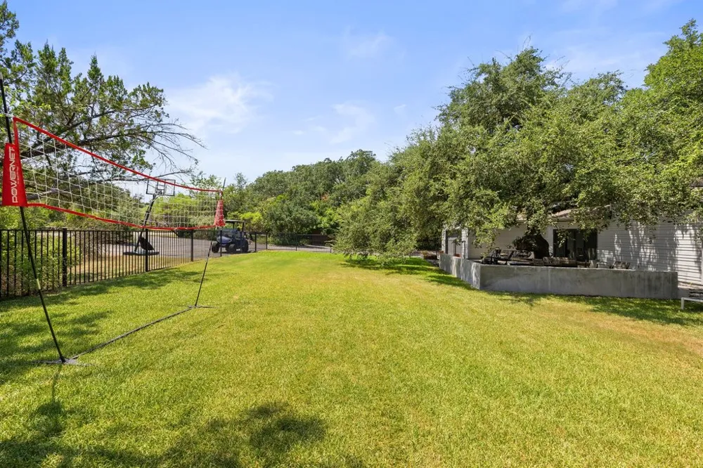 808 Vanguard Street Lakeway, TX 78734