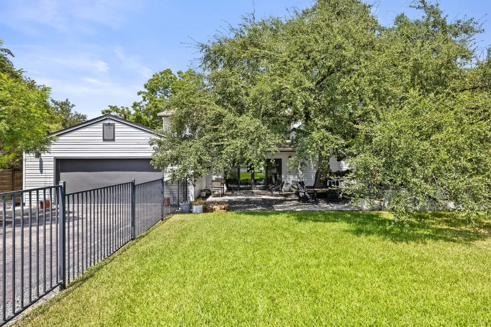 808 Vanguard Street Lakeway, TX 78734