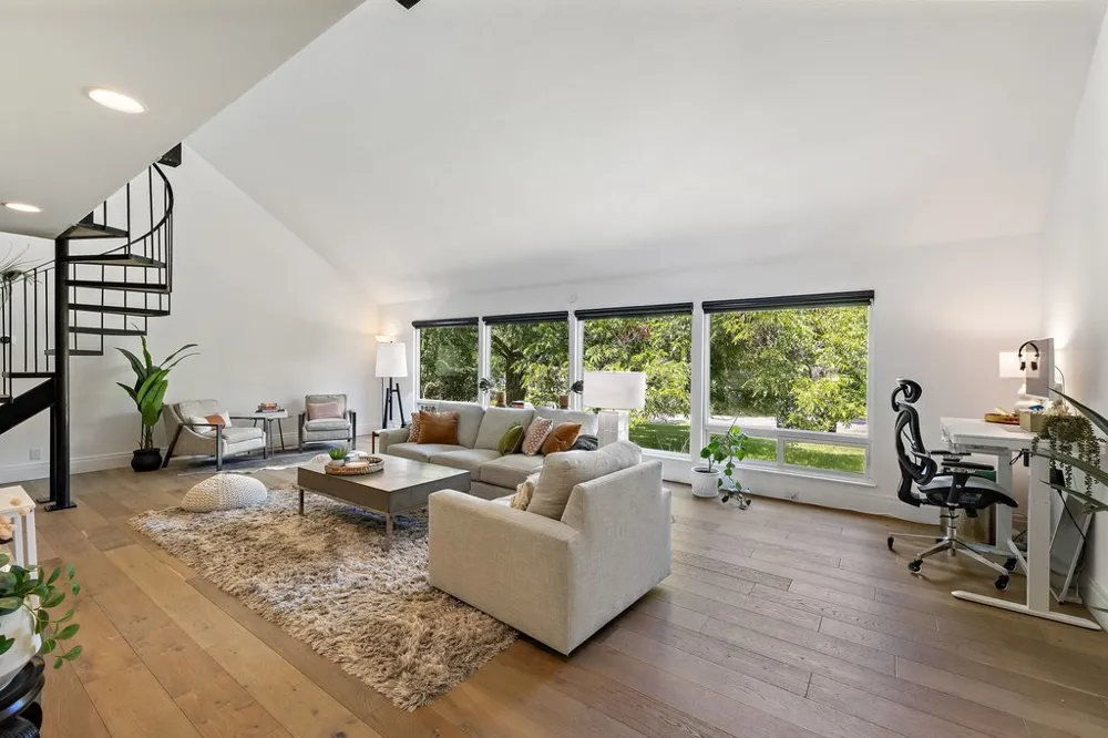 808 Vanguard Street Lakeway, TX 78734