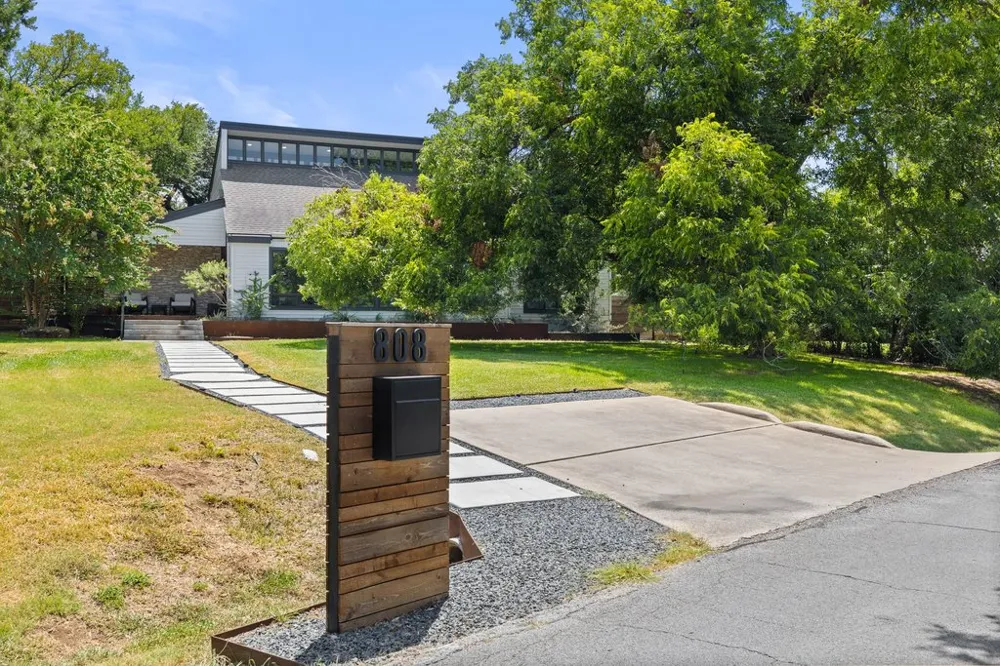 808 Vanguard Street Lakeway, TX 78734