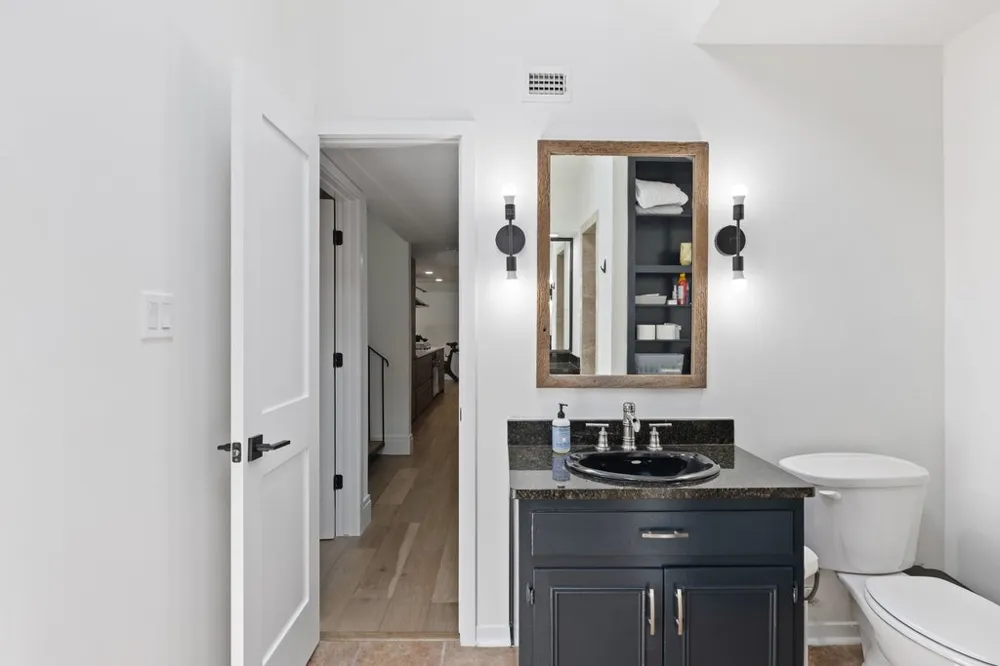 808 Vanguard Street Lakeway, TX 78734