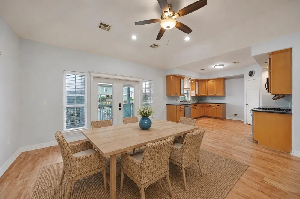 113 Bayou Vista Drive Hitchcock, TX 77563