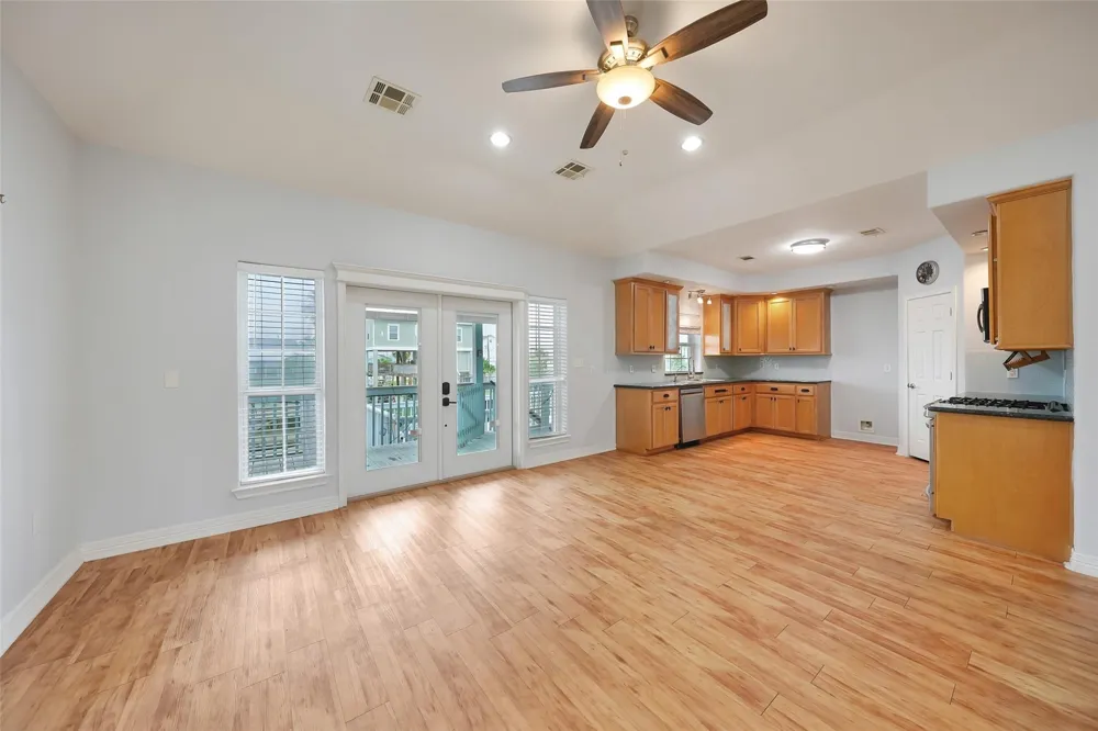 113 Bayou Vista Drive Hitchcock, TX 77563