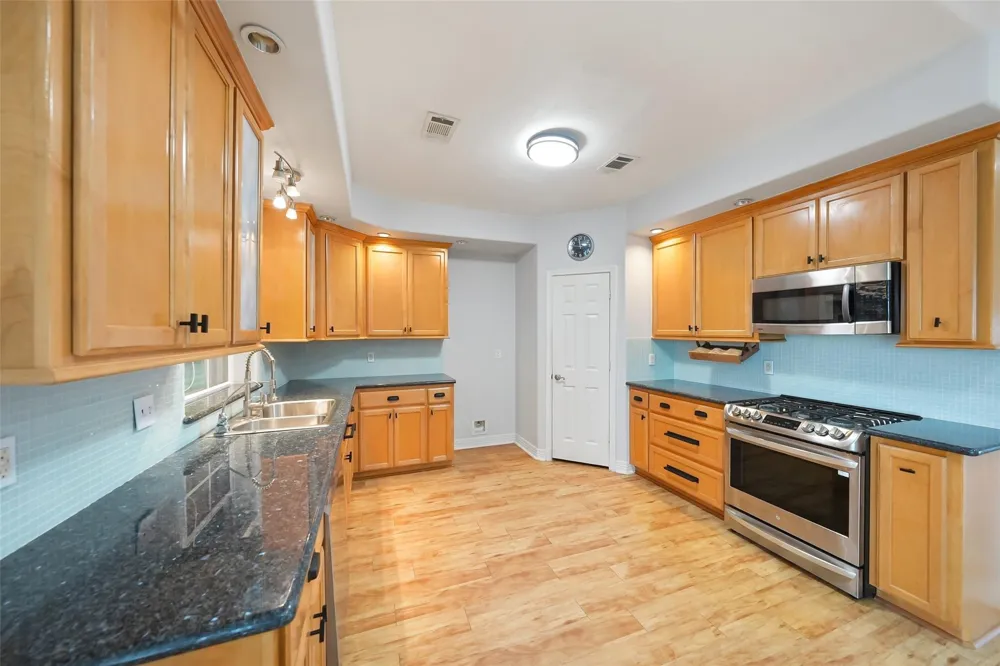 113 Bayou Vista Drive Hitchcock, TX 77563