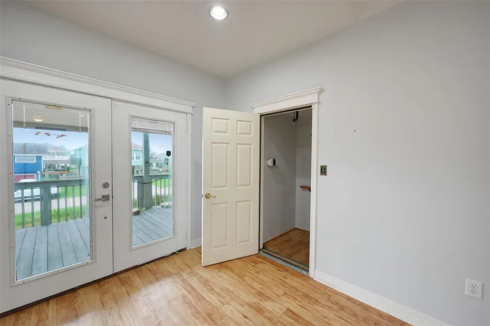 113 Bayou Vista Drive Hitchcock, TX 77563