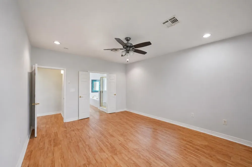 113 Bayou Vista Drive Hitchcock, TX 77563