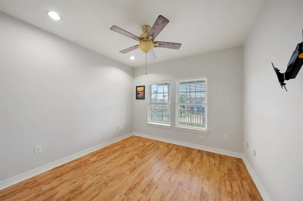 113 Bayou Vista Drive Hitchcock, TX 77563