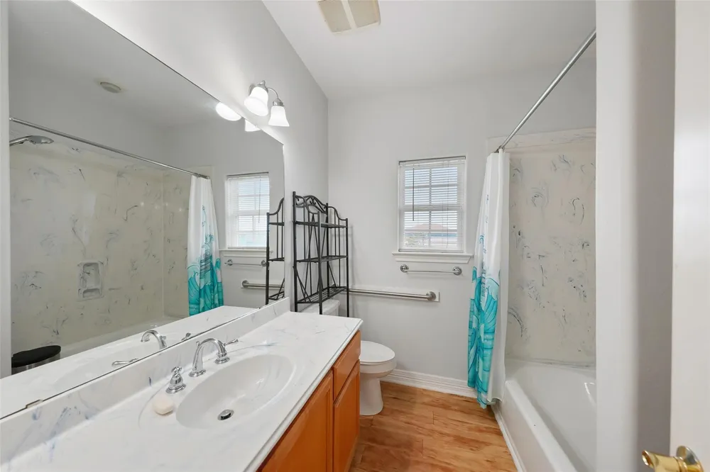 113 Bayou Vista Drive Hitchcock, TX 77563