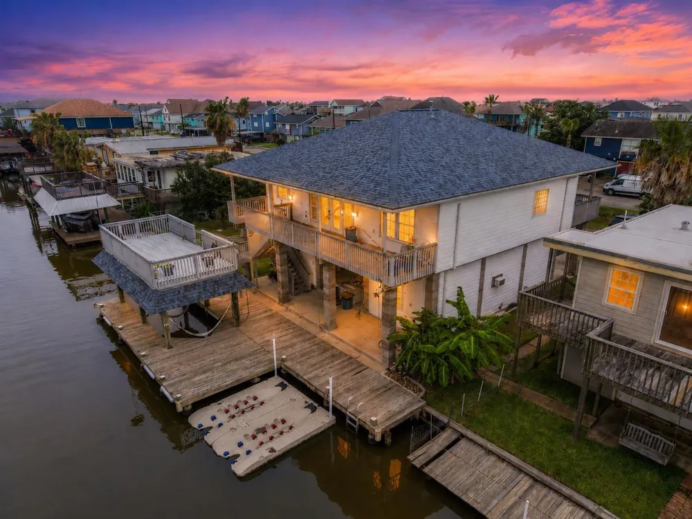 113 Bayou Vista Drive Hitchcock, TX 77563