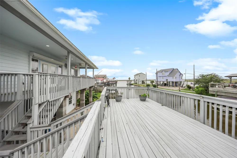 113 Bayou Vista Drive Hitchcock, TX 77563