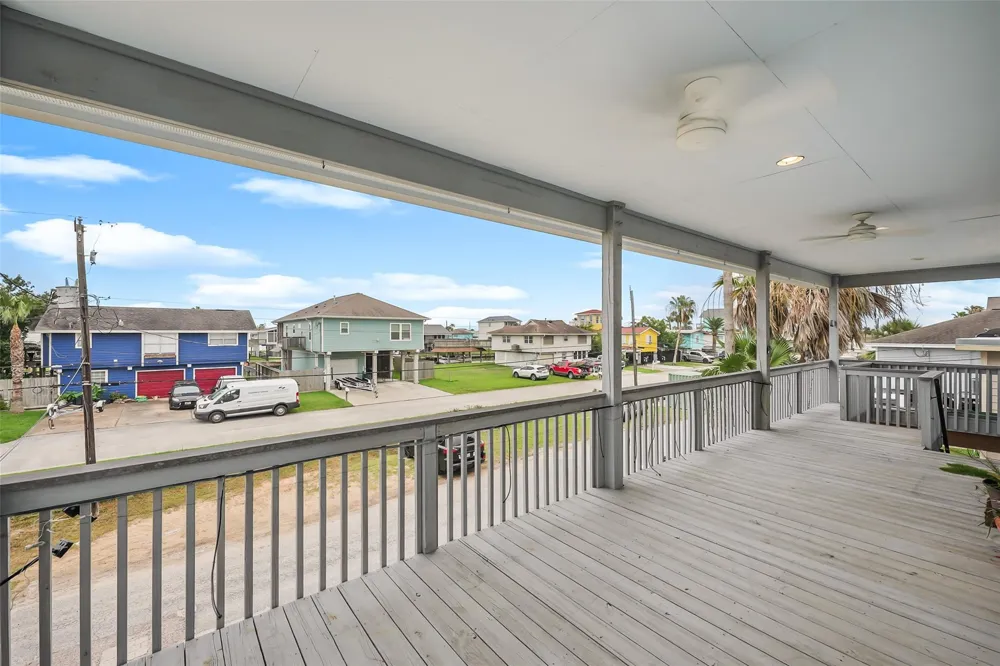 113 Bayou Vista Drive Hitchcock, TX 77563