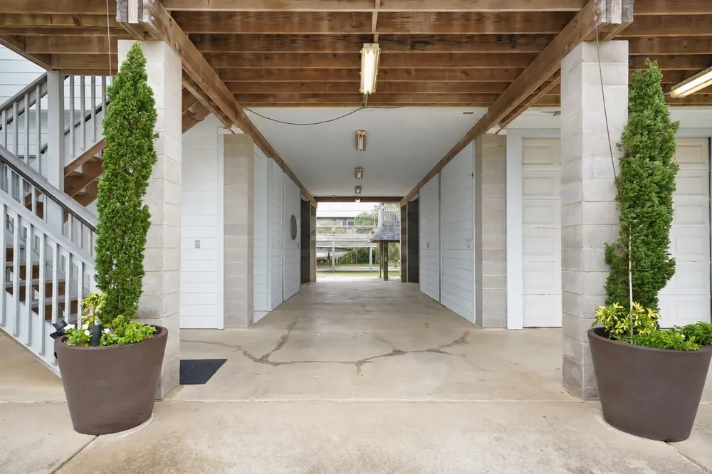 113 Bayou Vista Drive Hitchcock, TX 77563
