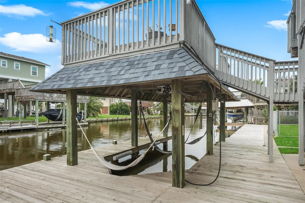 113 Bayou Vista Drive Hitchcock, TX 77563
