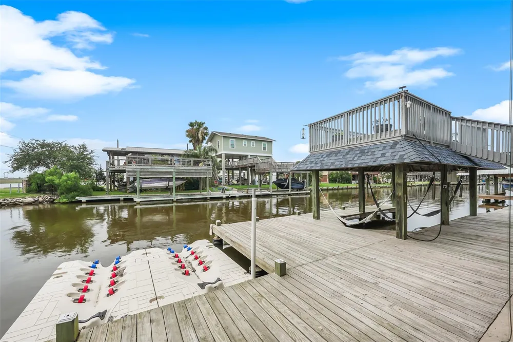 113 Bayou Vista Drive Hitchcock, TX 77563