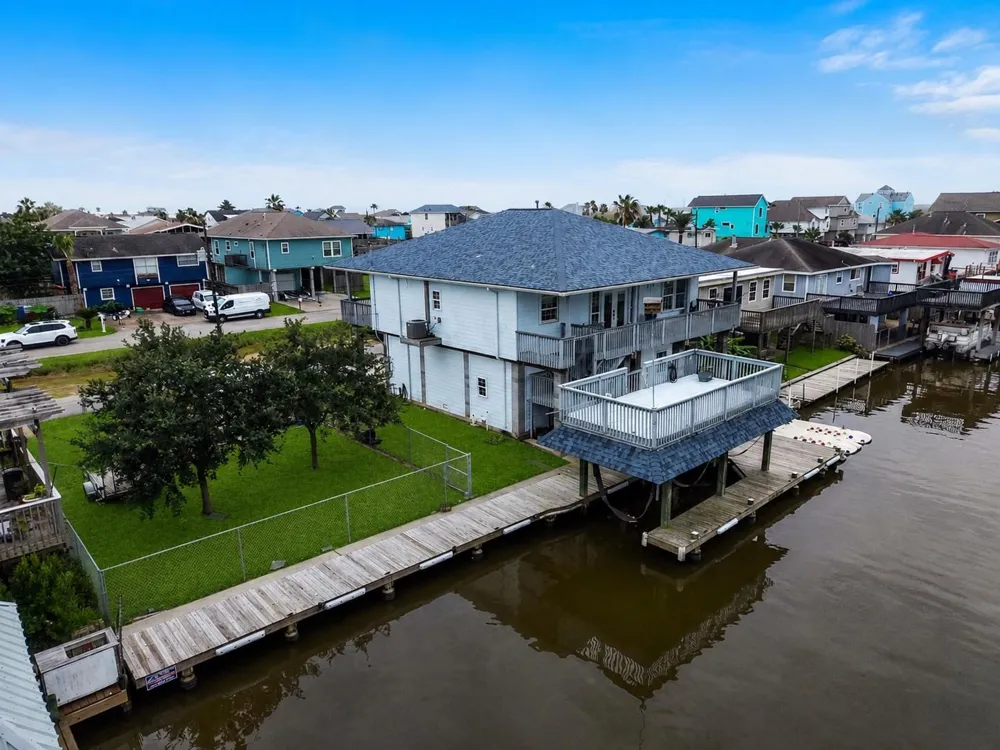 113 Bayou Vista Drive Hitchcock, TX 77563