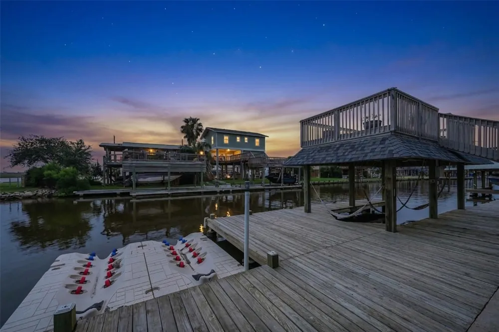 113 Bayou Vista Drive Hitchcock, TX 77563