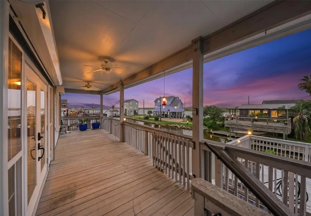 113 Bayou Vista Drive Hitchcock, TX 77563