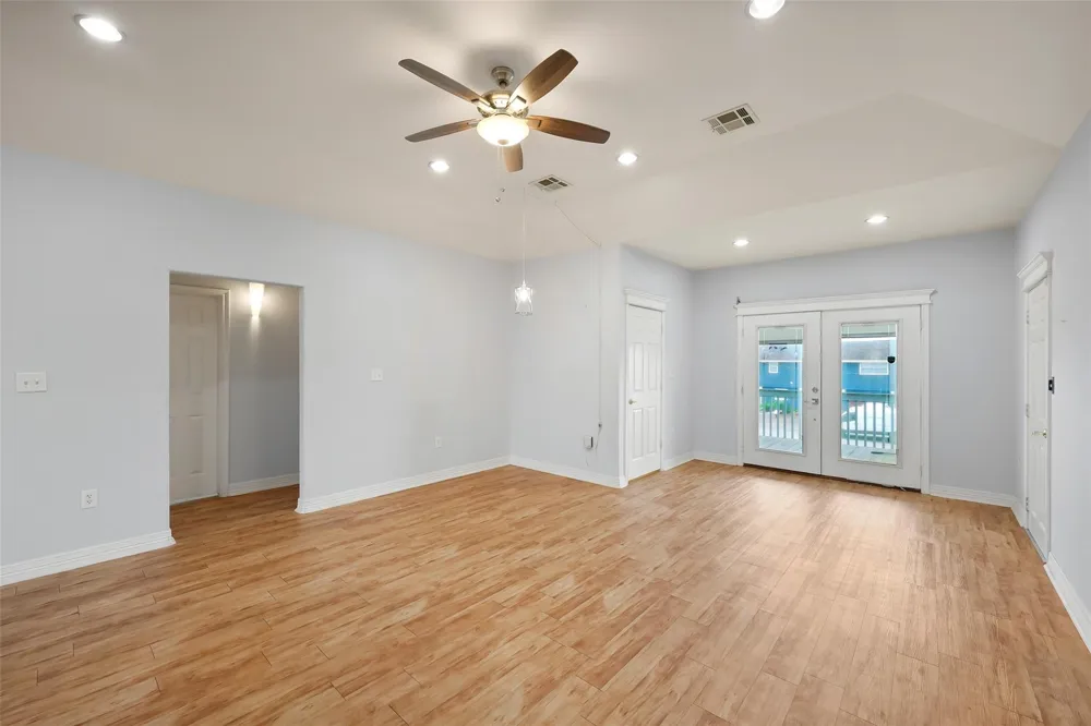 113 Bayou Vista Drive Hitchcock, TX 77563