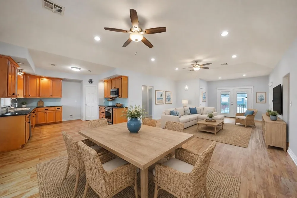 113 Bayou Vista Drive Hitchcock, TX 77563
