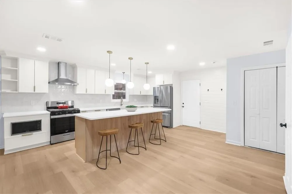 9570 Hillside Drive Roswell, GA 30076