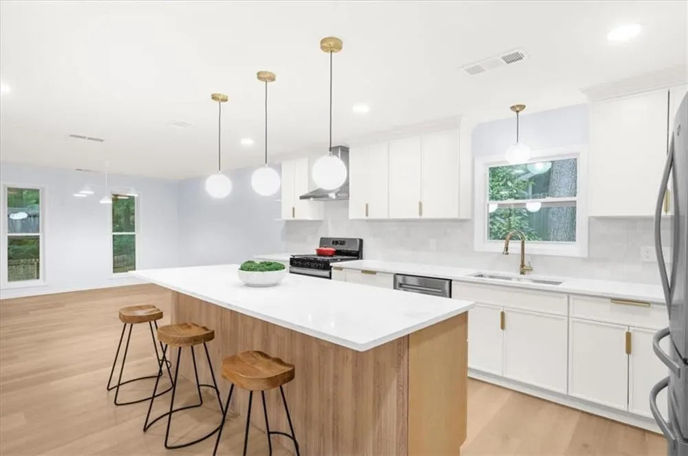9570 Hillside Drive Roswell, GA 30076