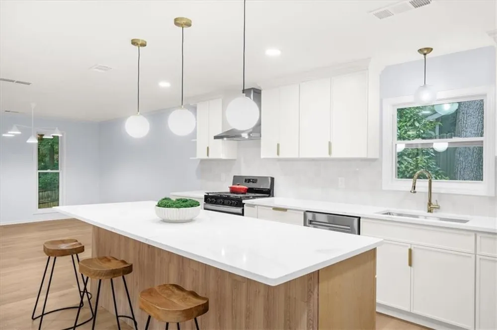 9570 Hillside Drive Roswell, GA 30076