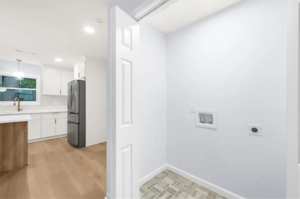 9570 Hillside Drive Roswell, GA 30076