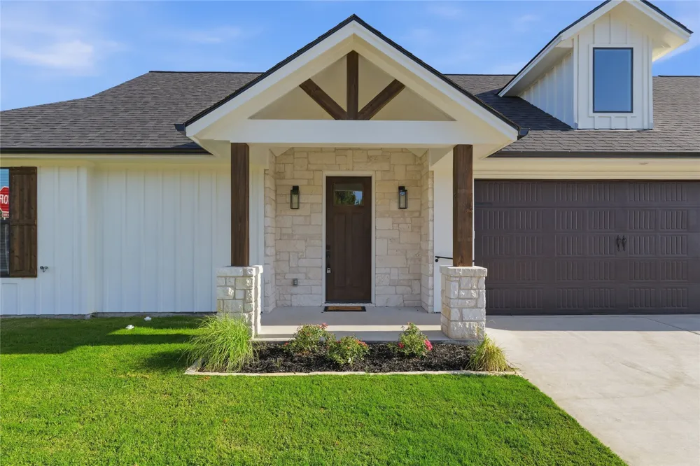 200 E Ewell Street Granbury, TX 76048