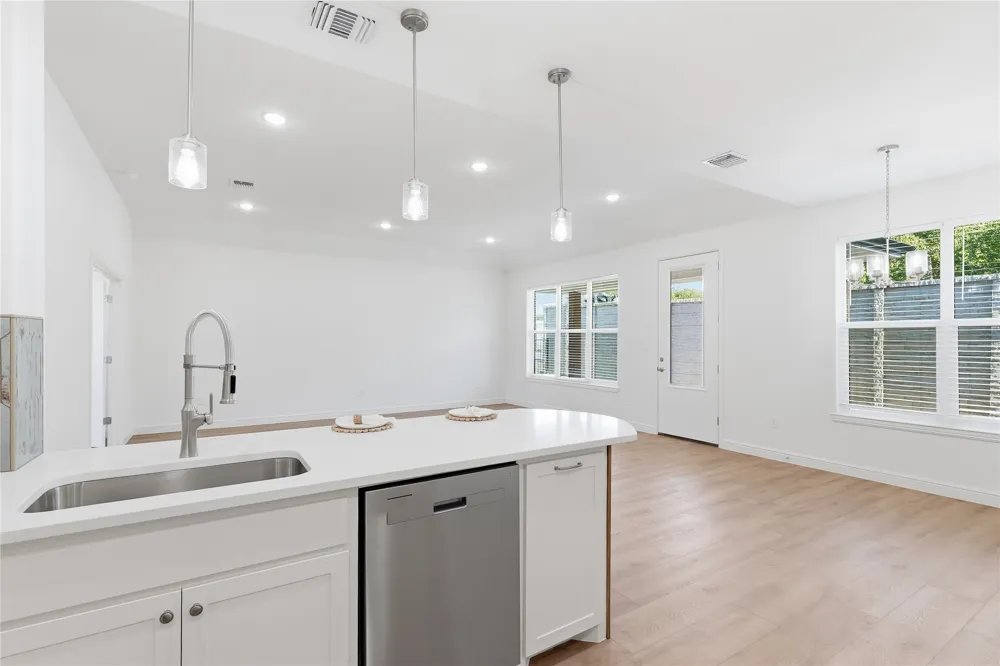 200 E Ewell Street Granbury, TX 76048