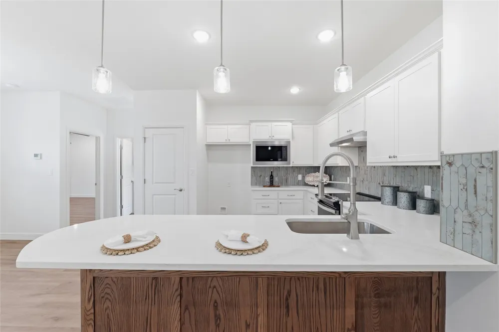 200 E Ewell Street Granbury, TX 76048