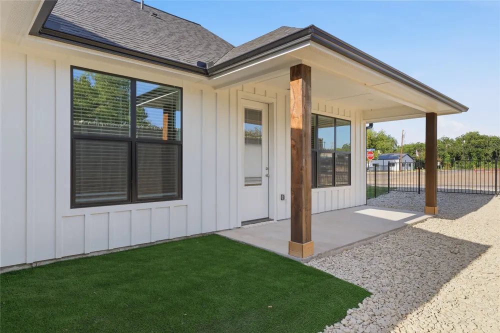 200 E Ewell Street Granbury, TX 76048