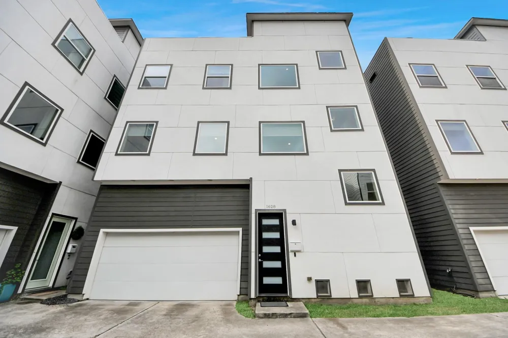 1628 W 24th Street Houston, TX 77008