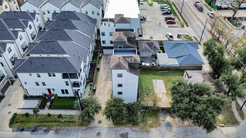 1628 W 24th Street Houston, TX 77008