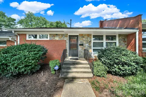 4511 Woodlark Lane