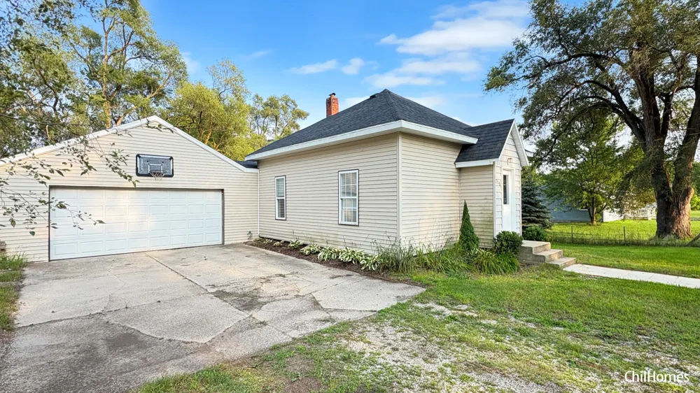 716 Root Street Belding City, MI 48809