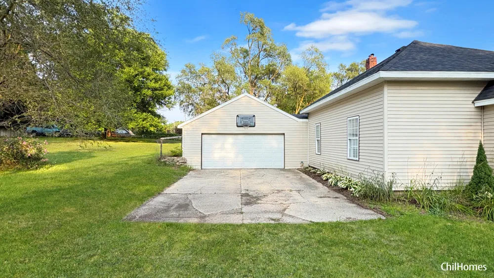 716 Root Street Belding City, MI 48809