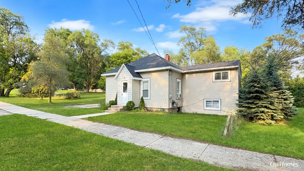 716 Root Street Belding City, MI 48809