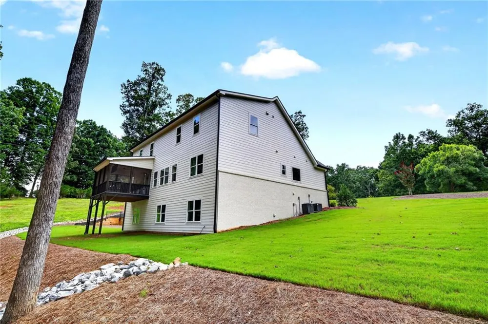 727 Old Collins Road Hoschton, GA 30548
