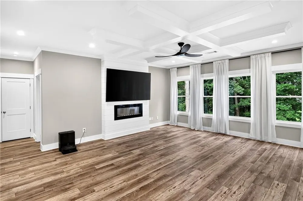 727 Old Collins Road Hoschton, GA 30548