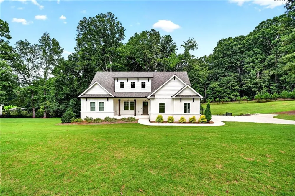 727 Old Collins Road Hoschton, GA 30548