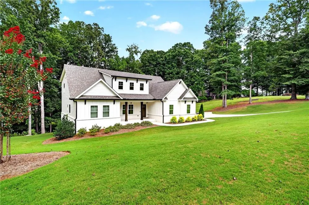 727 Old Collins Road Hoschton, GA 30548