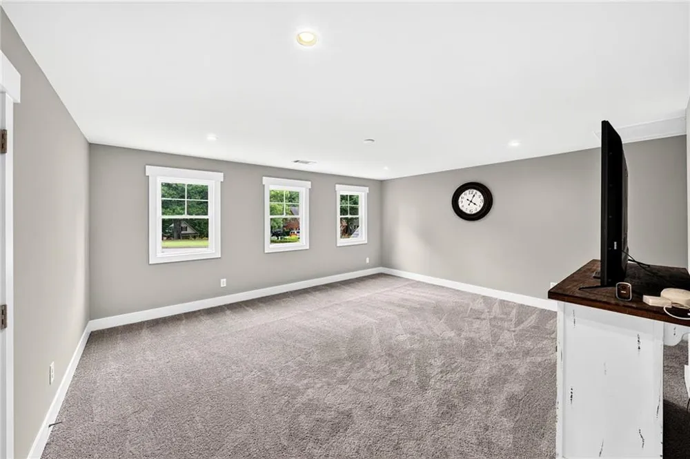 727 Old Collins Road Hoschton, GA 30548